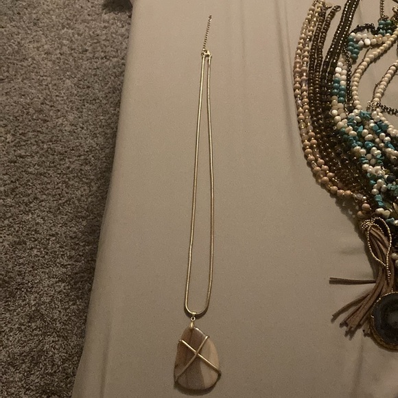 women’s statement necklace large stone on gold colored chain - Picture 2 of 6